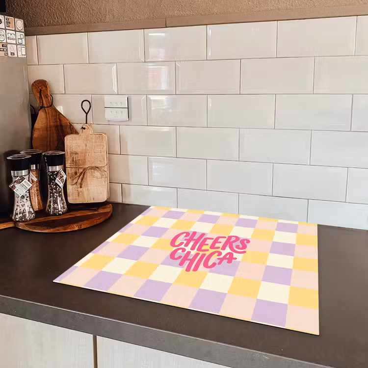 Cheers Chica - Ruitjes - Lila - Geel Inductie beschermer vinyl 3mm middel -sfeer3