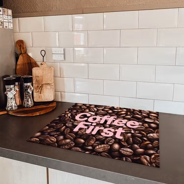 Coffee First - Koffiebonen - Roze Inductie beschermer vinyl 3mm middel -sfeer3