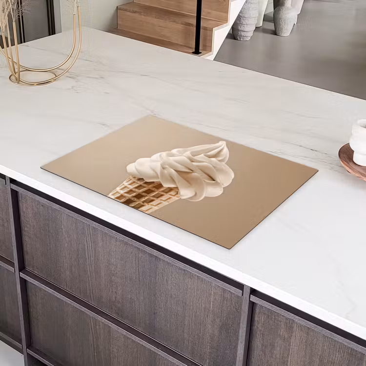 IJs - Softijs - Romig - Hoorntje - Beige Inductie beschermer vinyl 3mm klein -sfeer8
