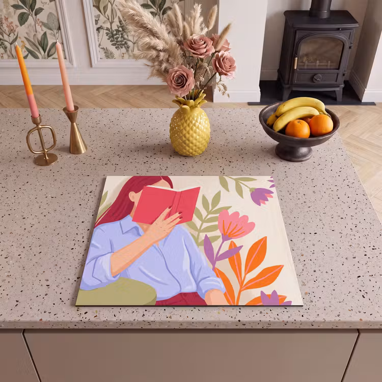 Vrouw - Lezen - Thuis - Modern - Bloemen Inductie beschermer vinyl 3mm middel -sfeer3