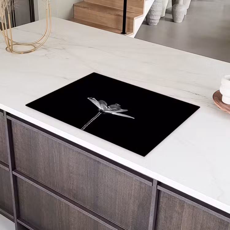 Geranium - Zwart - Wit Inductie beschermer vinyl 3mm klein -sfeer8