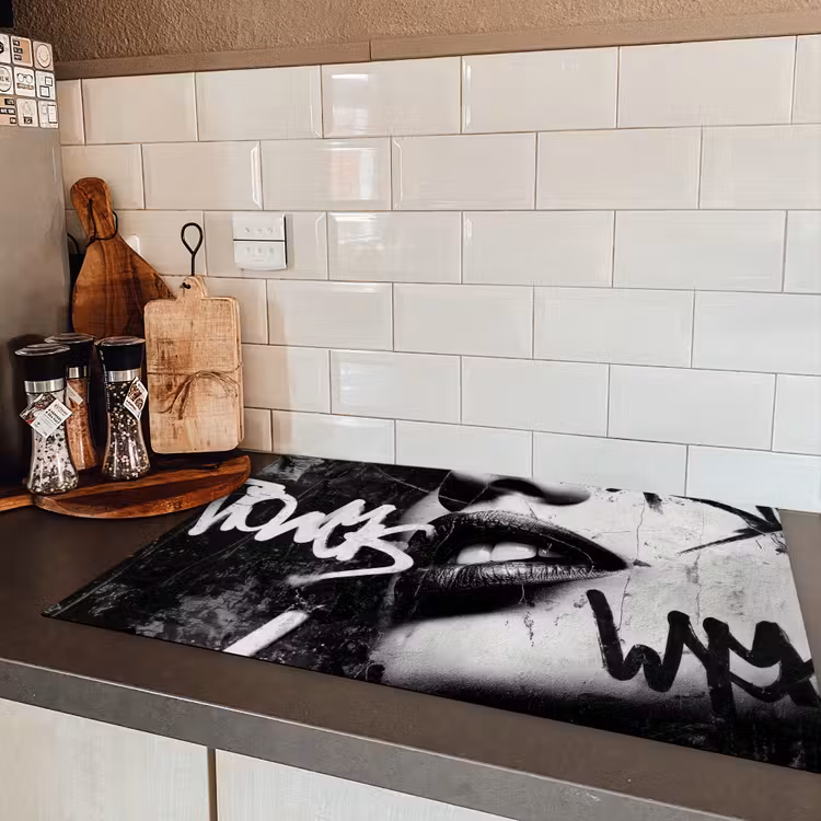 Gezicht - Mond - Graffiti - Zwart Inductie beschermer vinyl 3mm klein -sfeer3