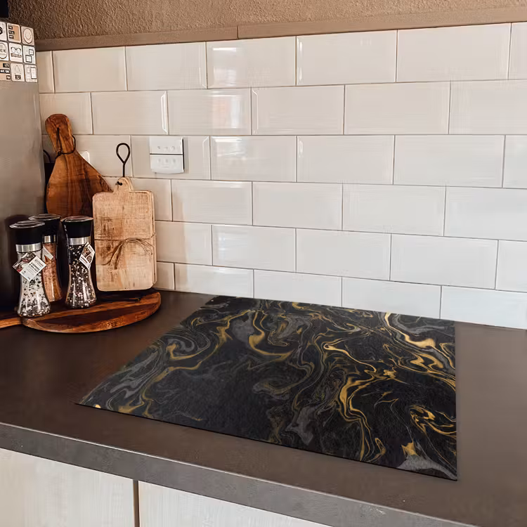 Gouden Rivieren in Zwart Marmer Inductie beschermer vinyl 3mm middel -sfeer3