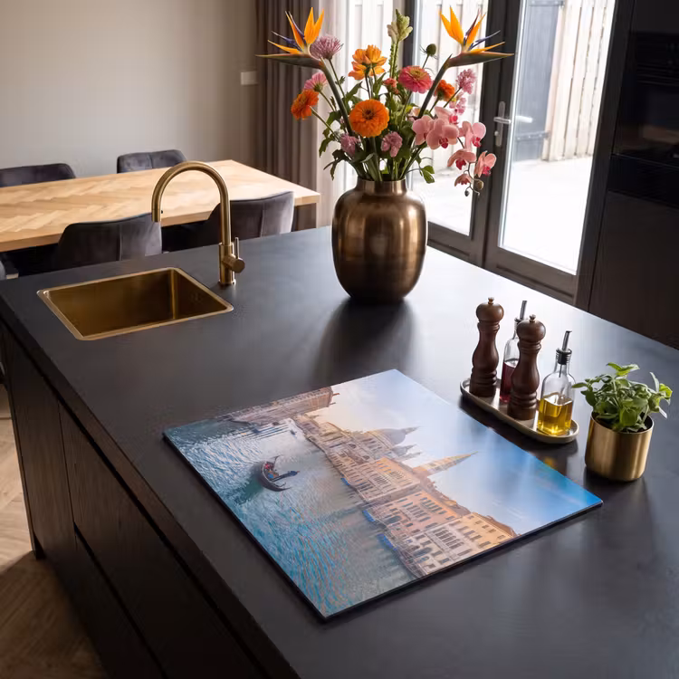 Gondel - Venetië - Kanaal - Stadsgezicht - Avondlicht Inductie beschermer vinyl 3mm middel -sfeer5