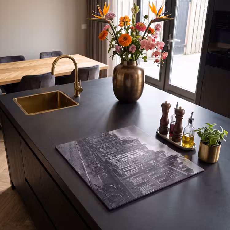 Huis - Gracht - Amsterdam - Architectuur - Zwart-wit Inductie beschermer vinyl 3mm middel -sfeer5