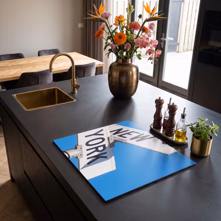 New York - Straatbord - Stad - Urban - Blauw Inductie beschermer vinyl 3mm middel -sfeer5