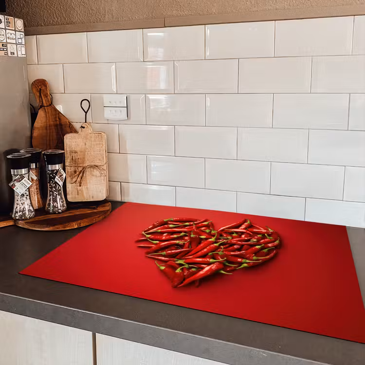 Pepers - Rood - Hart Inductie beschermer vinyl 3mm klein -sfeer3