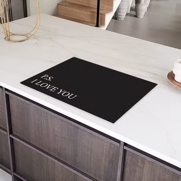 Zwart - Minimalistisch - Valentijn Inductie beschermer vinyl 3mm klein -sfeer8