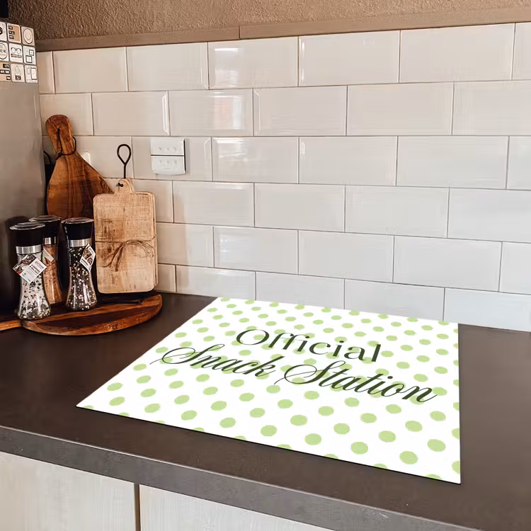 Snack Station - Groen - Stippen Inductie beschermer vinyl 3mm middel -sfeer3