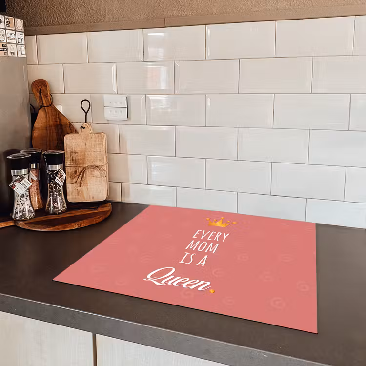 Spreuken - Every mom is a queen - Quotes - Mama Inductie beschermer vinyl 3mm middel -sfeer3