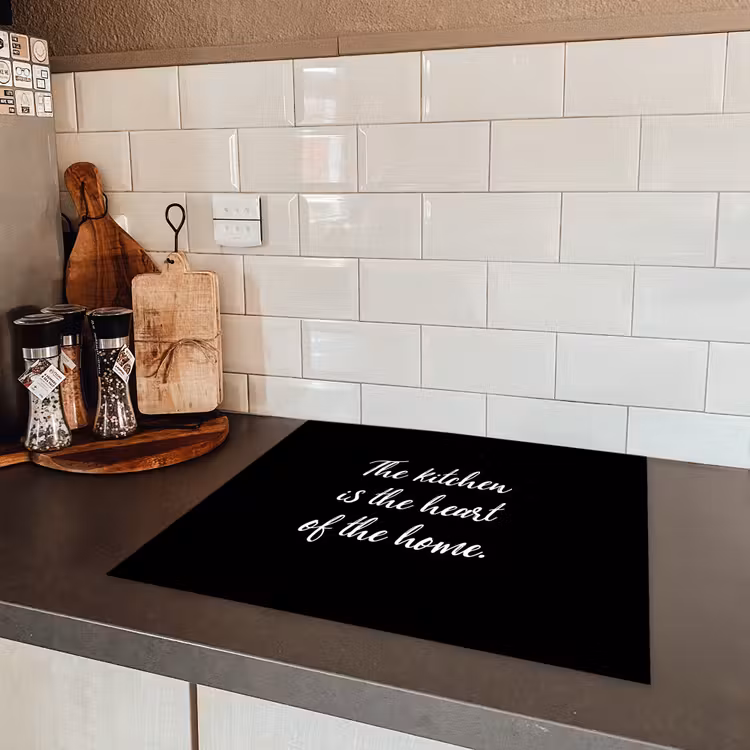 Spreuken - Koken - Thuis - The kitchen is the heart of the home - Quotes Inductie beschermer vinyl 3mm middel -sfeer3
