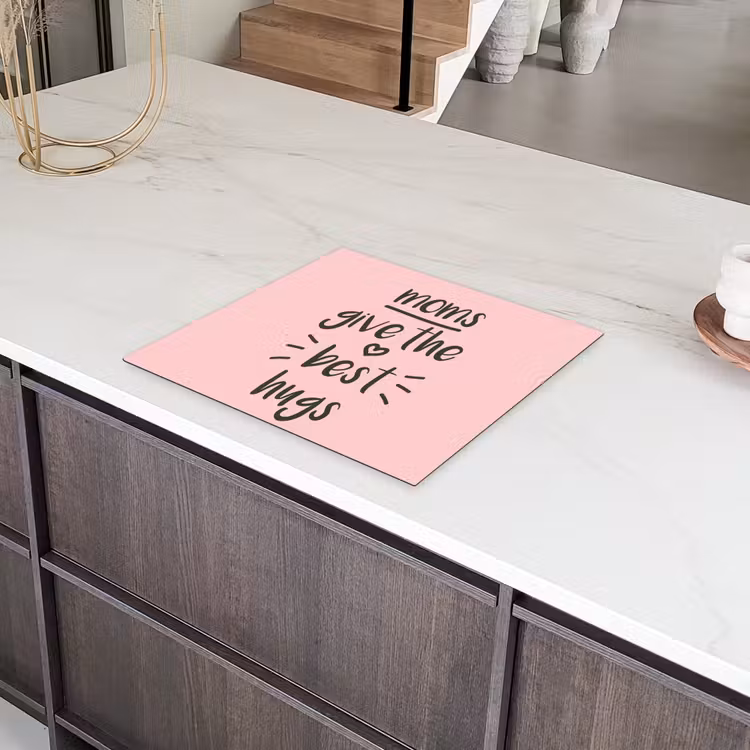 Spreuken - Moms give the best hugs - Quotes - Mama Inductie beschermer vinyl 3mm middel -sfeer8
