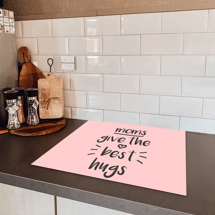 Spreuken - Moms give the best hugs - Quotes - Mama Inductie beschermer vinyl 3mm middel -sfeer3