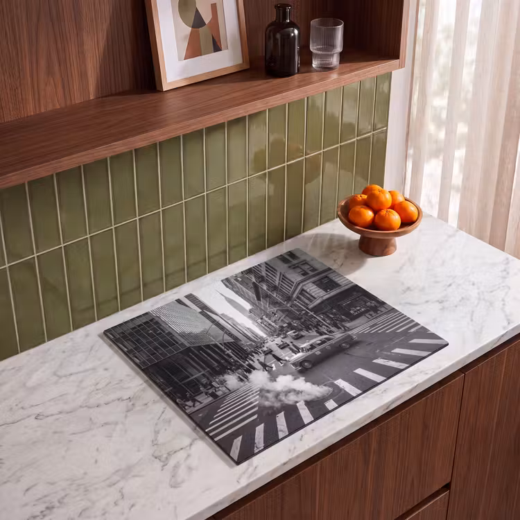 Stad - Straat - Gebouwen - Verkeer - Zwart-wit Inductie beschermer vinyl 3mm middel -sfeer8