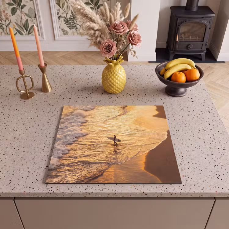 Surfer - Strand - Zonsondergang - Oceaan - Goud Inductie beschermer vinyl 3mm middel -sfeer3