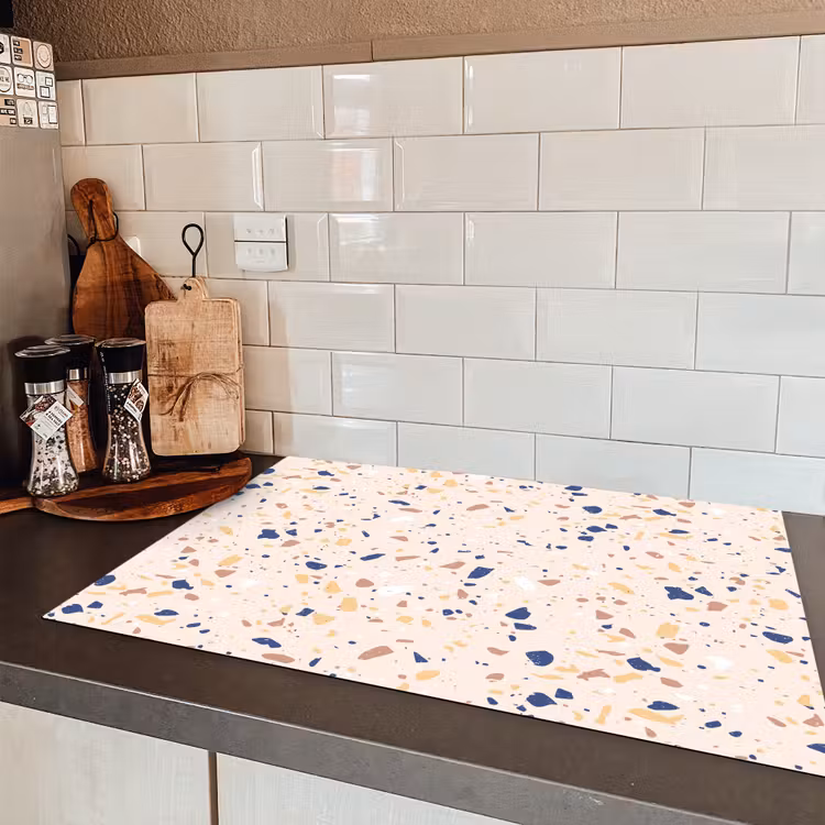 Terrazzo -  Patroon - Kleurrijk - Indigo Inductie beschermer vinyl 3mm klein 276 -sfeer3
