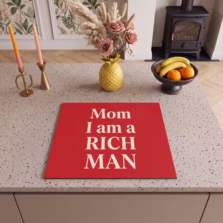 Tekst - Rijkdom - Motivatie - Rood - Modern Inductie beschermer vinyl 3mm middel -sfeer3