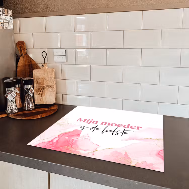 Quote - Mama - Mijn moeder is de liefste - Roze Inductie beschermer vinyl 3mm middel -sfeer3
