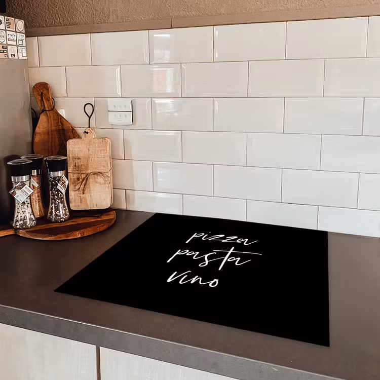 Quote - Pizza pasta vino - Zwart Inductie beschermer vinyl 3mm middel -sfeer3