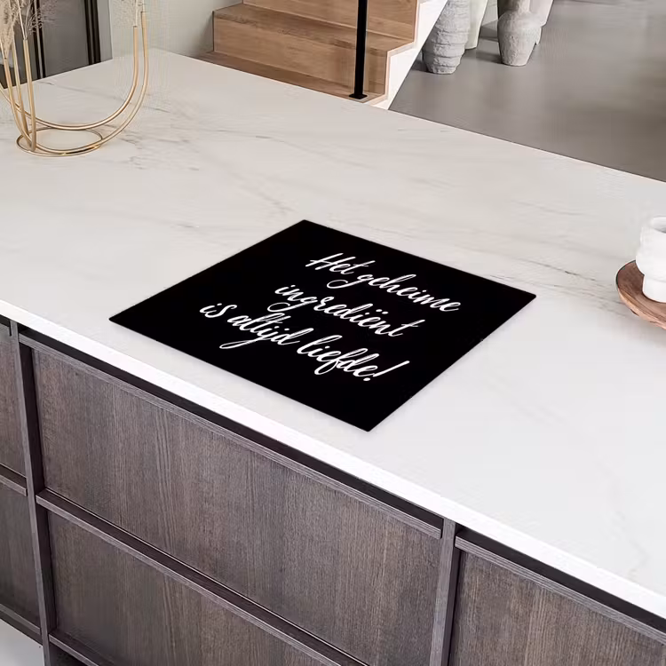 Quotes - Koken - Het geheime ingrediënt is altijd liefde! - Spreuken - Liefde Inductie beschermer vinyl 3mm middel -sfeer8