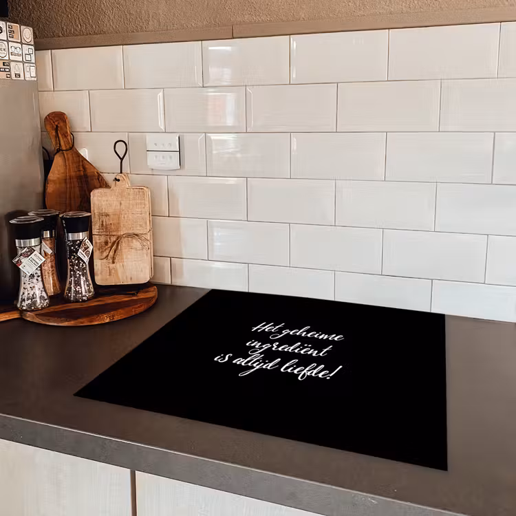 Quotes - Koken - Het geheime ingrediënt is altijd liefde! - Spreuken - Liefde Inductie beschermer vinyl 3mm middel -sfeer3