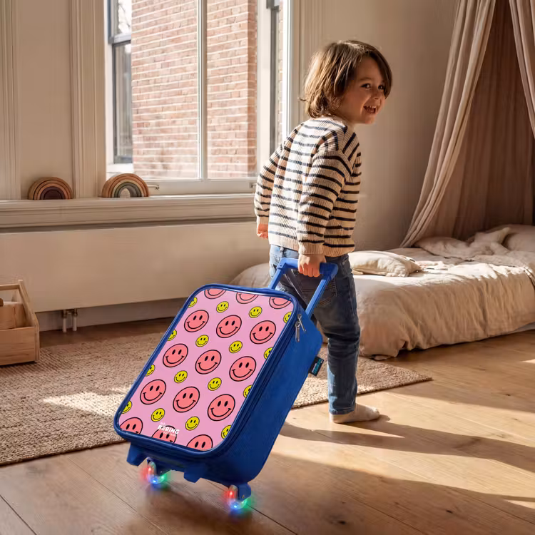 All smiles roze Kinderkoffer - Blauw klein -sfeer1