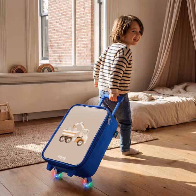 Gele kiepwagen in neutrale kleuren Kinderkoffer - Blauw klein -sfeer1