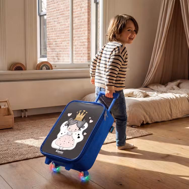 Kleine prinses op zwarte achtergrond Kinderkoffer - Blauw klein -sfeer1