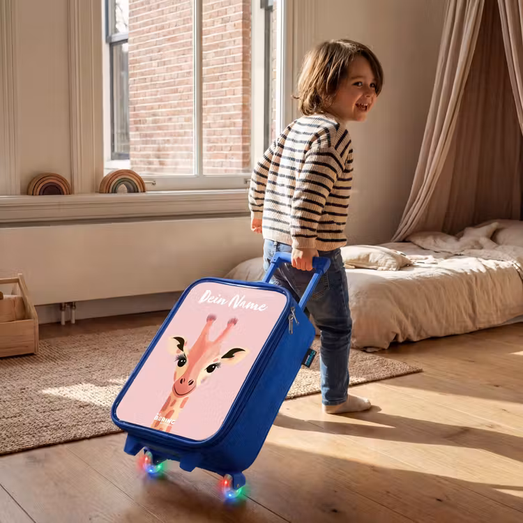 Giraffe - Wimpers - Minimalistisch - Roze Kinderkoffer - Blauw klein -sfeer1