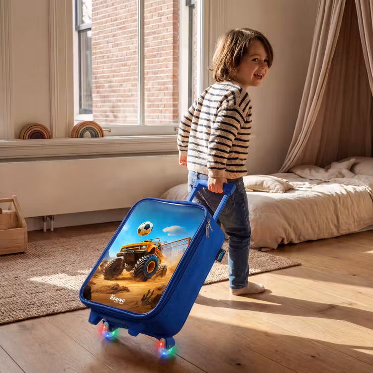 Monstertruck scoort goal in woestijnstadion Kinderkoffer - Blauw klein -sfeer1