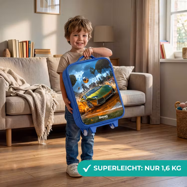 Sportauto knalt door voetbalveld met bal Kinderkoffer - Blauw klein -sfeer2_DE