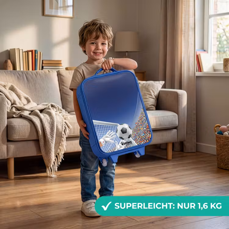 Keeper die een voetbal tegenhoud Kinderkoffer - Blauw klein -sfeer2_DE