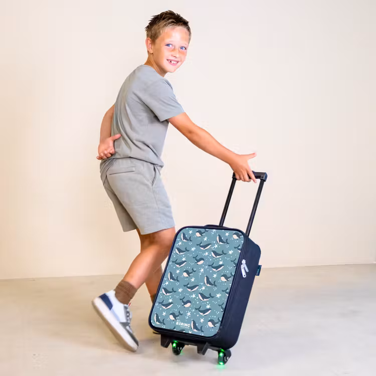 Donkerblauw walvissenpatroon met zeesterren Kinderkoffer - Zwart klein -sfeer3