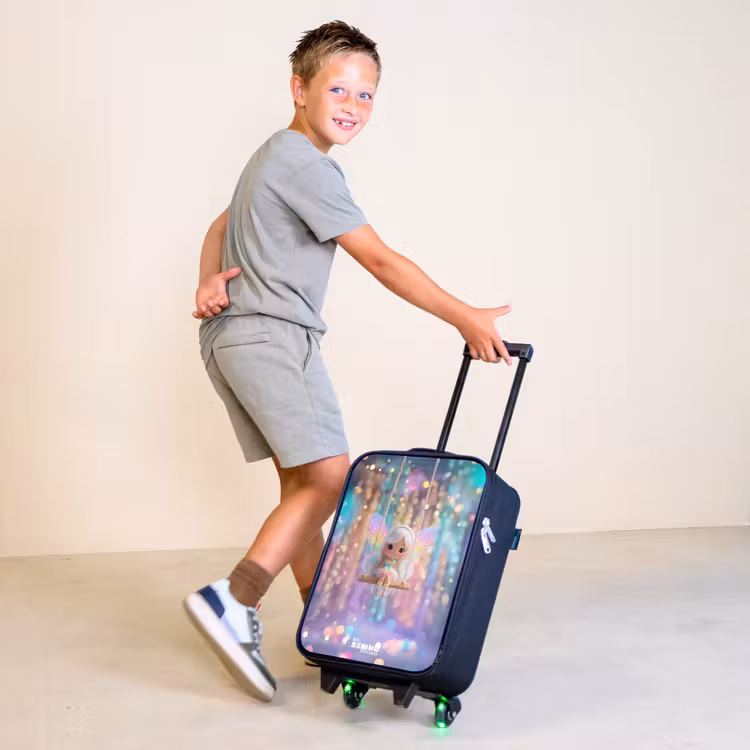 Fee - Elf - Regenboog Kinderkoffer - Zwart klein -sfeer3