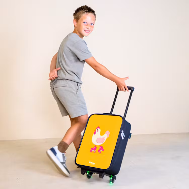 Kip - Rolschaatsen - Geel Kinderkoffer - Zwart klein -sfeer3