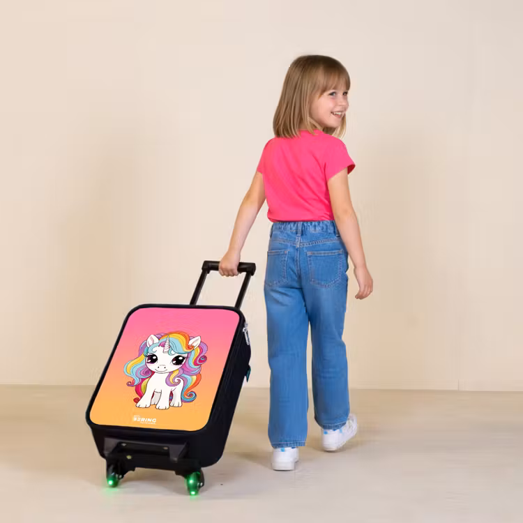 Kleine eenhoorn met regenboog kleuren Kinderkoffer - Zwart klein -sfeer1