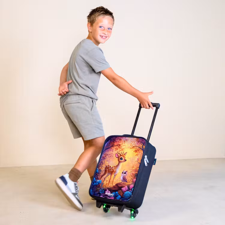 Hertje en uil in een roze sprookjesbos Kinderkoffer - Zwart klein -sfeer3