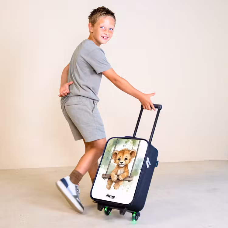 Lucas leeuw Kinderkoffer - Zwart klein -sfeer3