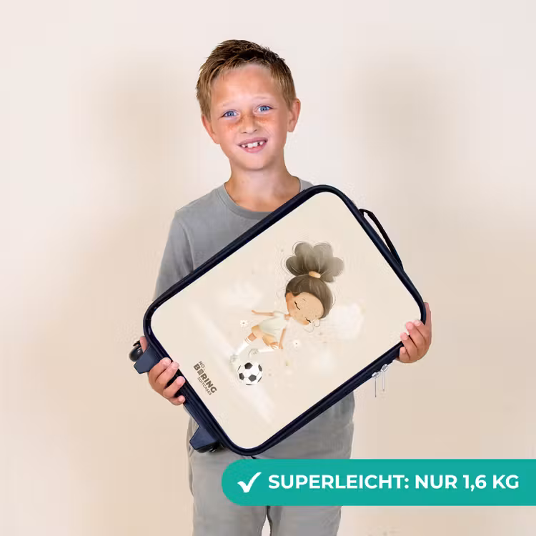 Meisje met een voetbal in beige kleuren Kinderkoffer - Zwart klein -sfeer4_DE