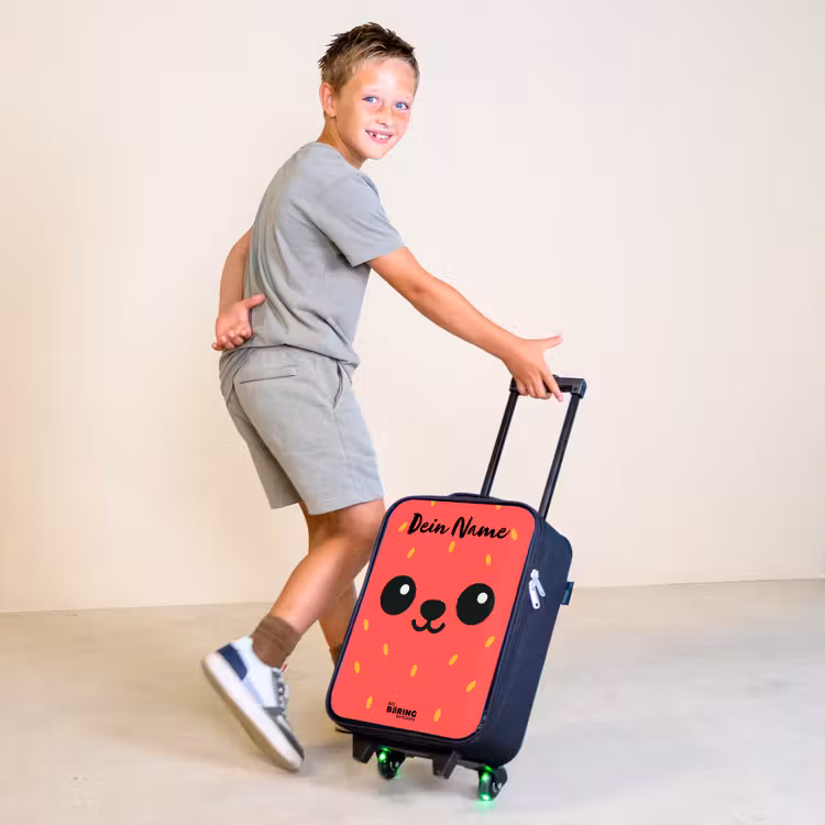 Kawai - Aardbei - Rood Kinderkoffer - Zwart klein -sfeer3