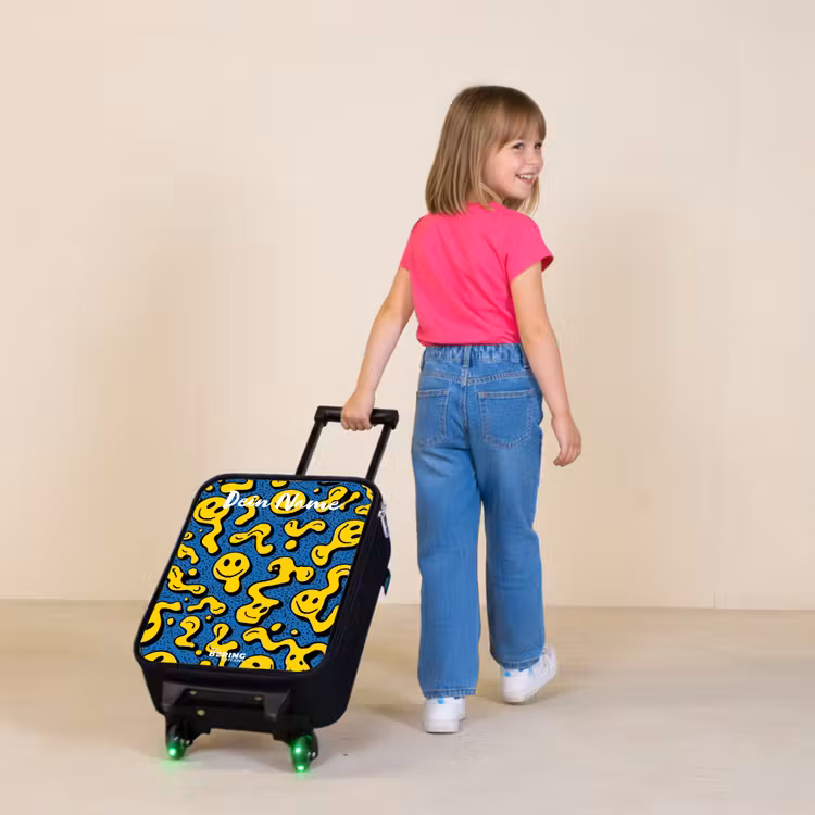 Smiley - Geel - Blauw Kinderkoffer - Zwart klein -sfeer1