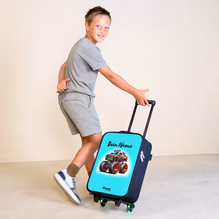 Monstertruck op Lichtblauwe Achtergrond Kinderkoffer - Zwart klein -sfeer3
