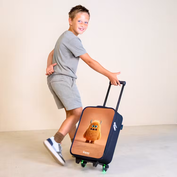 Oranje Pluizig Monster met Hoorns Kinderkoffer - Zwart klein -sfeer3