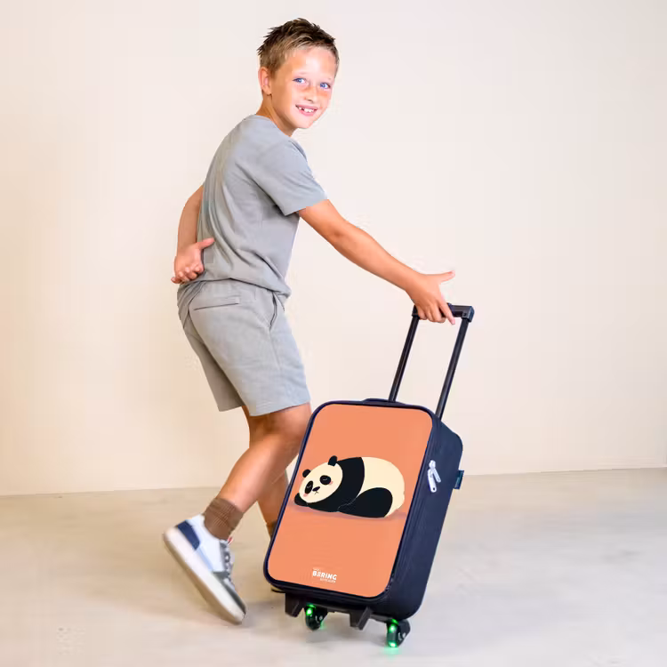 Panda - Slapen - Oranje Kinderkoffer - Zwart klein -sfeer3