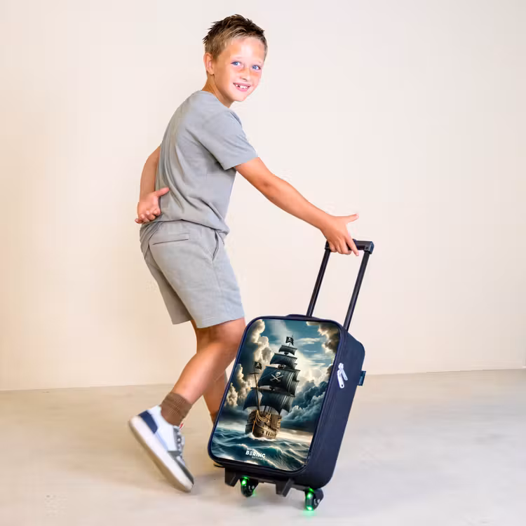 Piratenschip op een woeste zee Kinderkoffer - Zwart klein -sfeer3