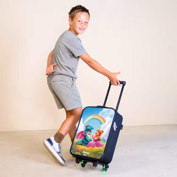 Prinses en dino in een kleurrijke wereld Kinderkoffer - Zwart klein -sfeer3