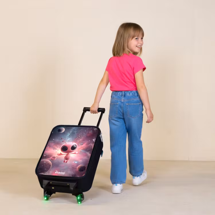 Roze Alien in Sterrennevel Kinderkoffer - Zwart klein -sfeer1