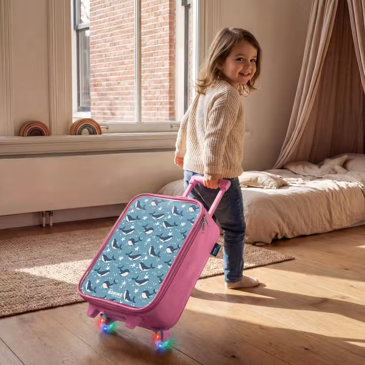 Donkerblauw walvissenpatroon met zeesterren Kinderkoffer - Roze klein -sfeer1