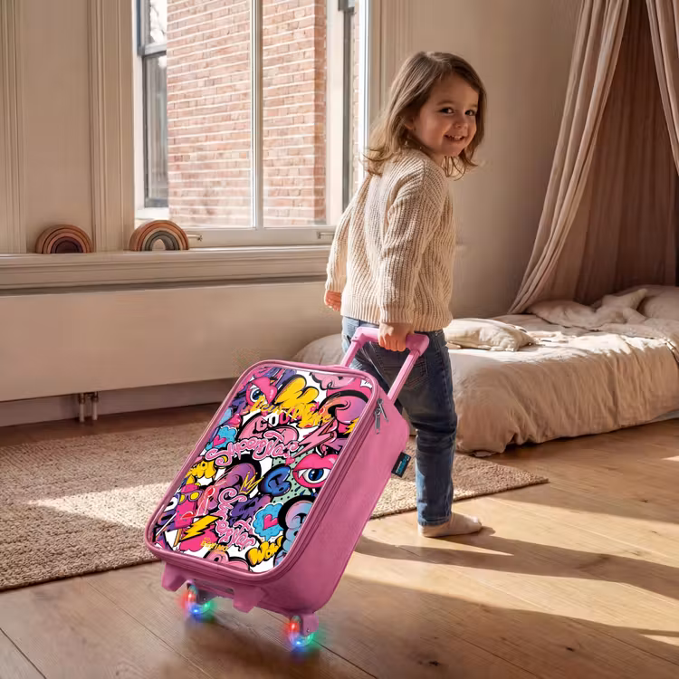 Girly graffiti Kinderkoffer - Roze klein -sfeer1
