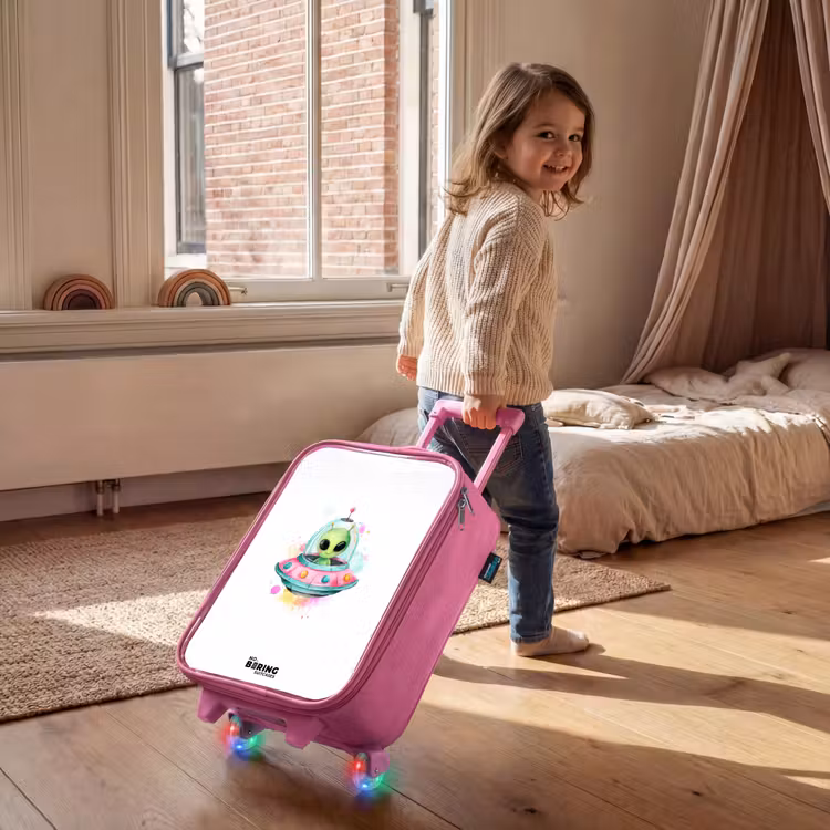 Groene alien in kleurrijke UFO Kinderkoffer - Roze klein -sfeer1